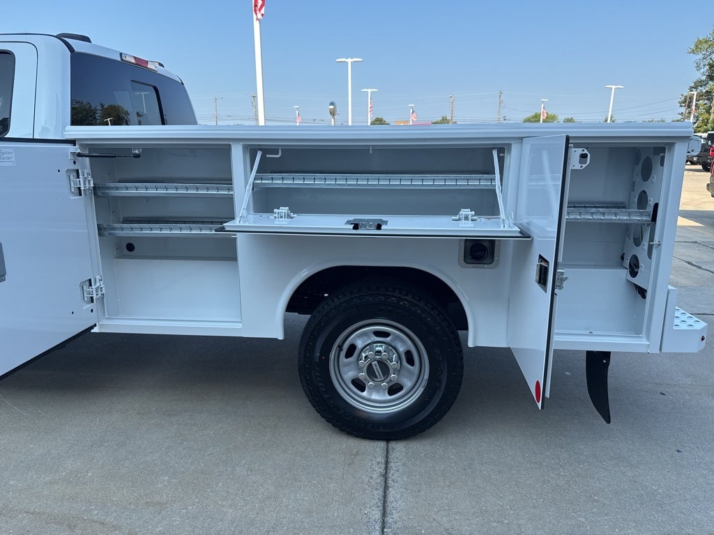 2025 Ford Chassis Cab F-350® XL