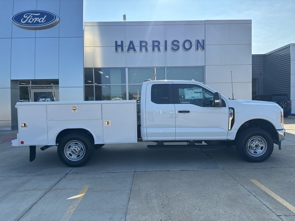 2025 Ford Chassis Cab F-350® XL