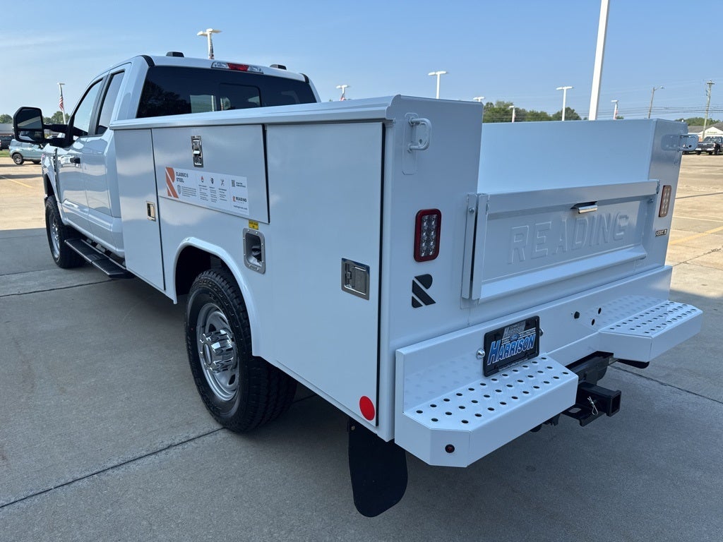 2025 Ford Chassis Cab F-350® XL