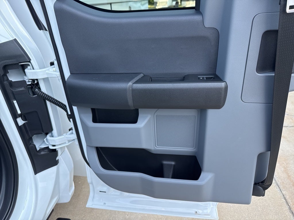 2025 Ford Chassis Cab F-350® XL