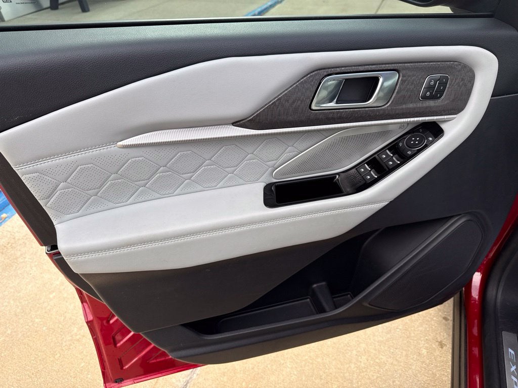 2025 Ford Explorer Platinum Ultimate