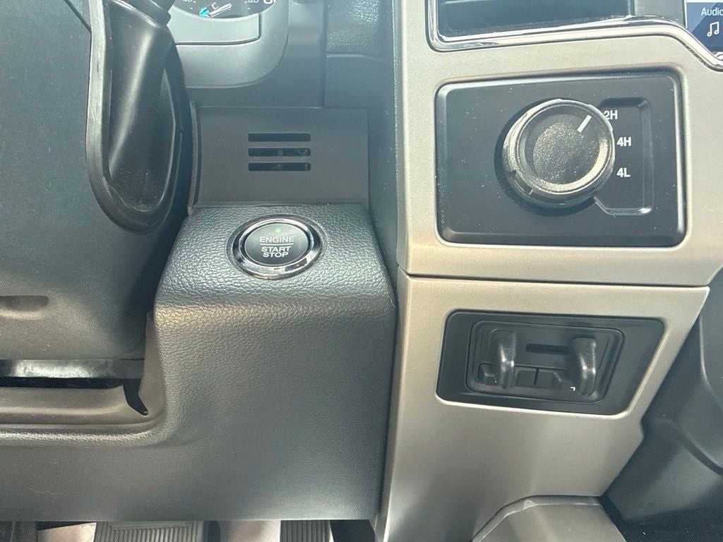 2022 Ford F-250SD Lariat Black Appearance