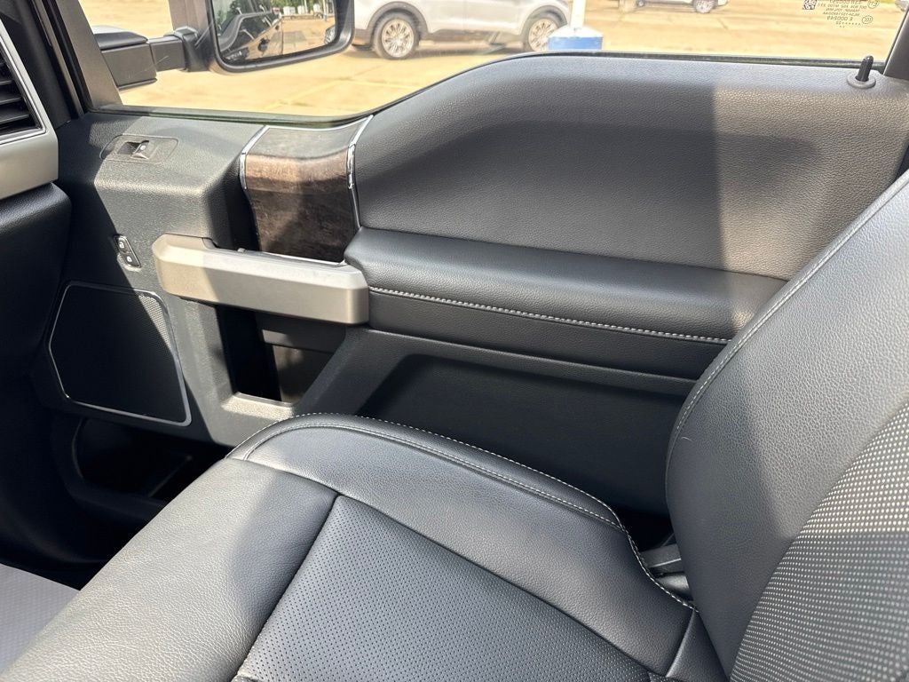 2022 Ford F-250SD Lariat Black Appearance
