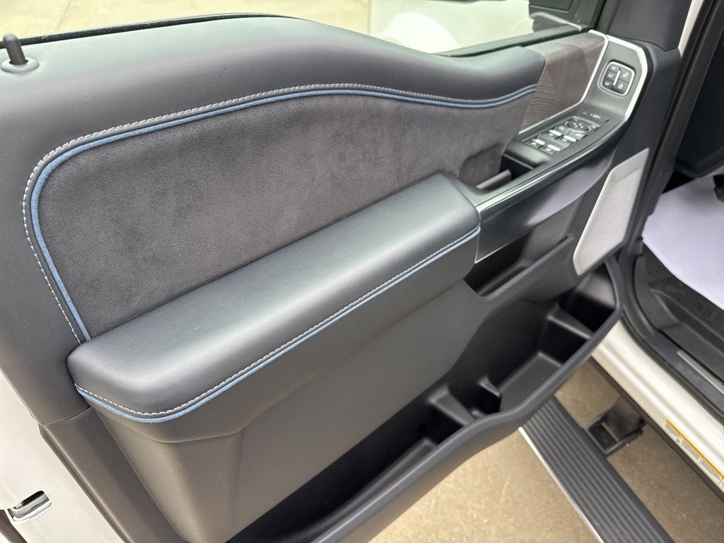 2025 Ford F-450SD Platinum DRW