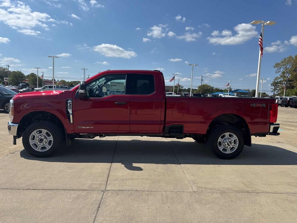 2026 Ford Super Duty F-350® XLT