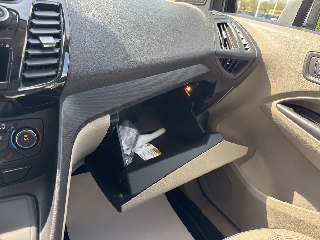 2022 Ford Transit Connect Titanium