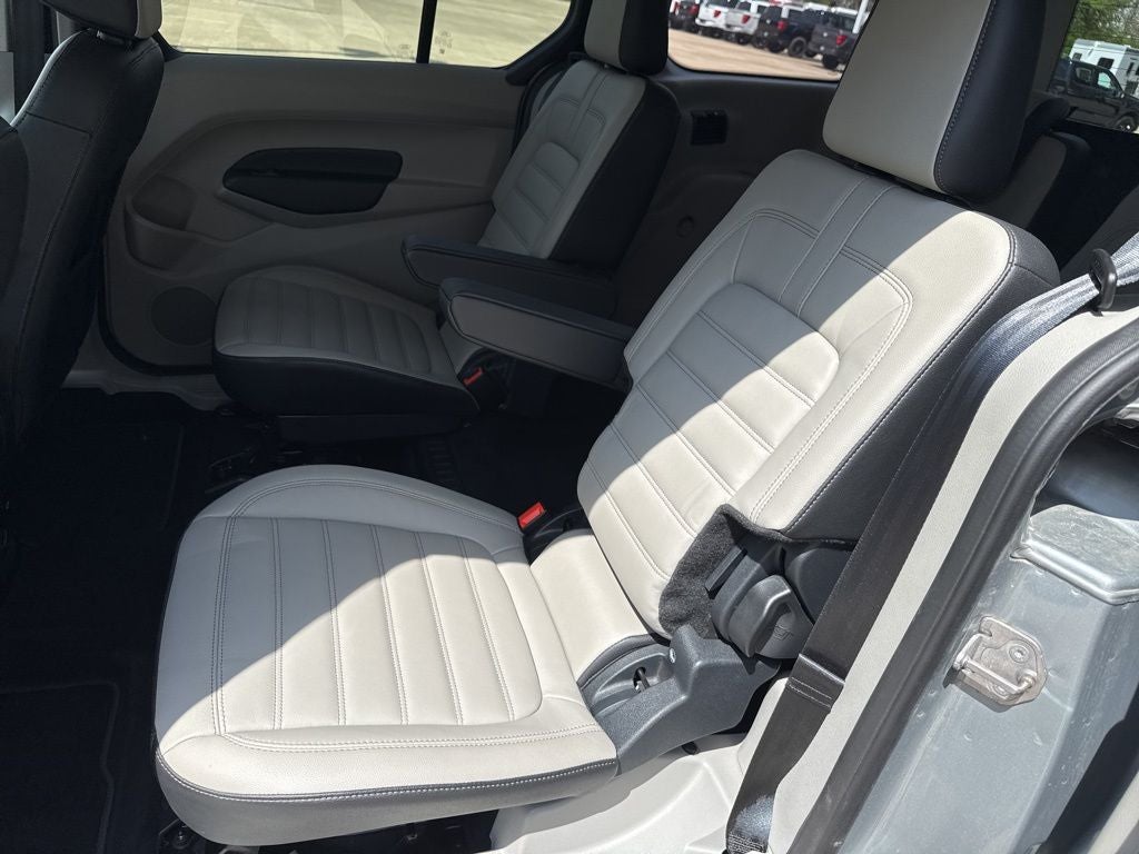 2022 Ford Transit Connect Titanium